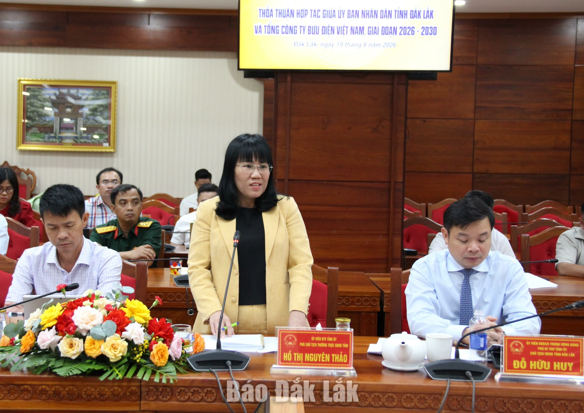 Ủy viên Ban Thường vụ Tỉnh ủy, Phó Chủ tịch Thường trực UBND tỉnh Hồ Thị Nguyên Thảo phát biểu ý kiến.