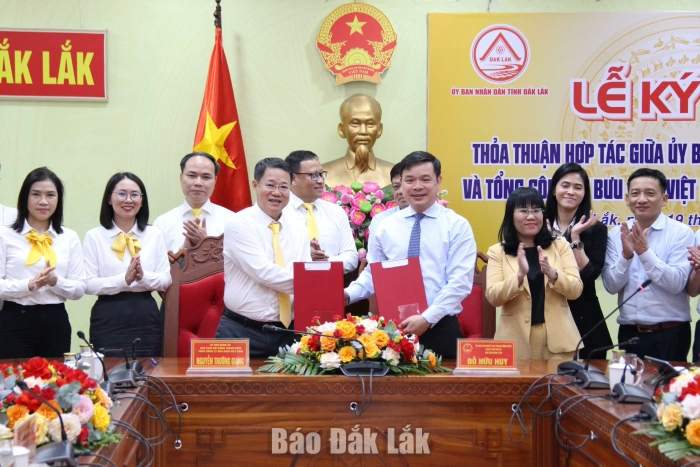 Hỗ trợ người dân, doanh nghiệp tiếp cận các dịch vụ số