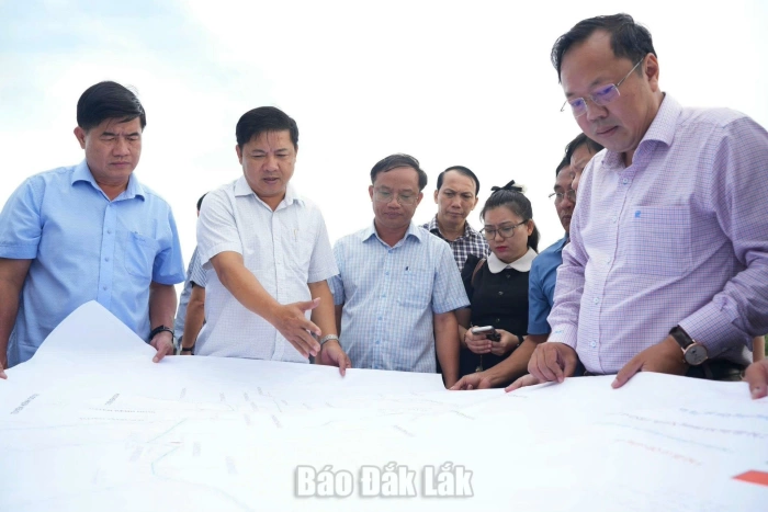 Bí thư Tỉnh ủy Lương Nguyễn Minh Triết kiểm tra các dự án thủy lợi, nông nghiệp trên địa bàn tỉnh