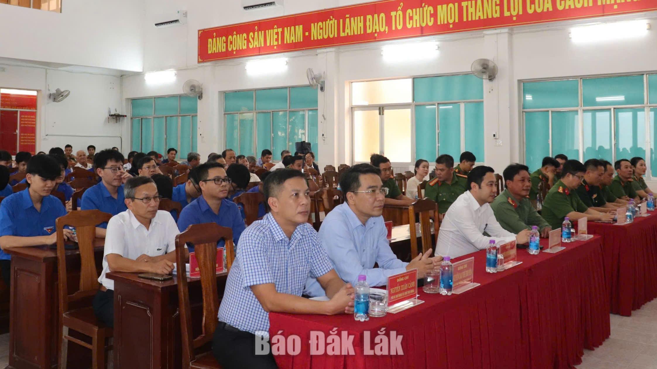 Các đại biểu tham dự hội nghị.