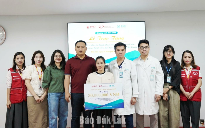 Quỹ Hạnh Phúc – Y Dược Buôn Ma Thuột hỗ trợ 30 triệu đồng viện phí cho bệnh nhân
