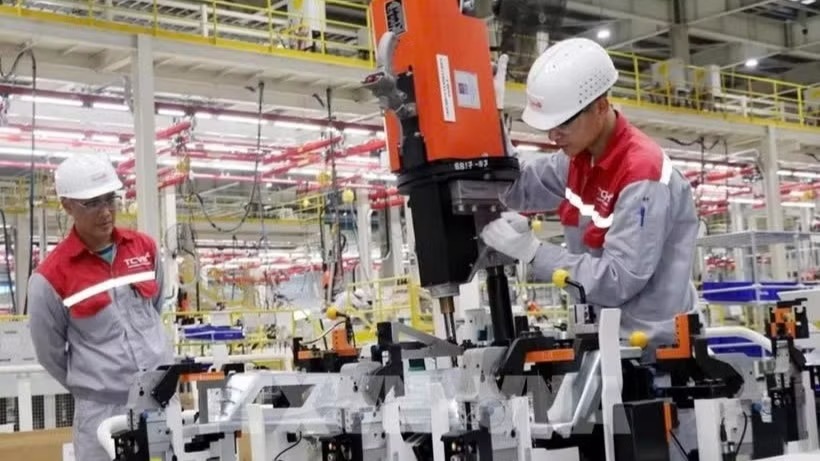 Công nhân sản xuất lắp ráp ôtô Skoda-thương hiệu ôtô đến từ Cộng hòa Séc đầu tư tại tỉnh Quảng Ninh. Ảnh: TTXVN