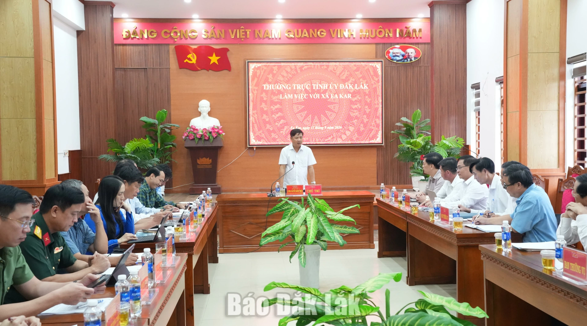 Quang cảnh buổi làm việc.