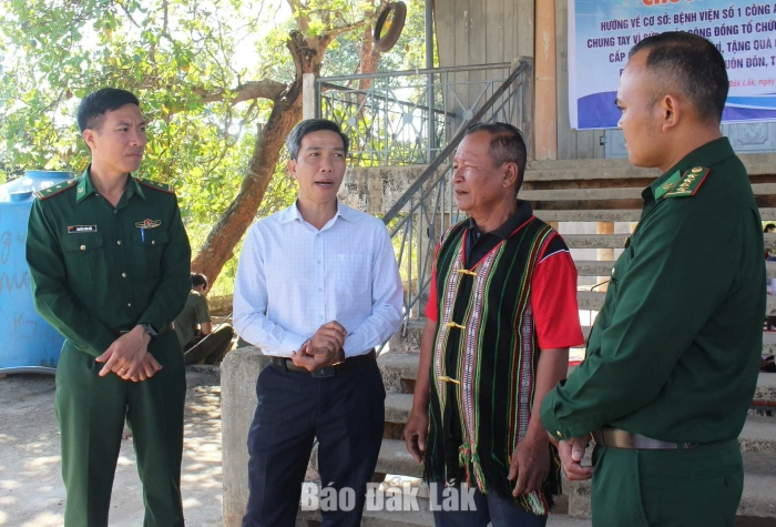 Người có uy tín tham gia công tác tư tưởng