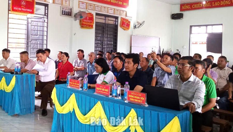Đại biểu, hội viên dự lễ ra mắt chi hội.