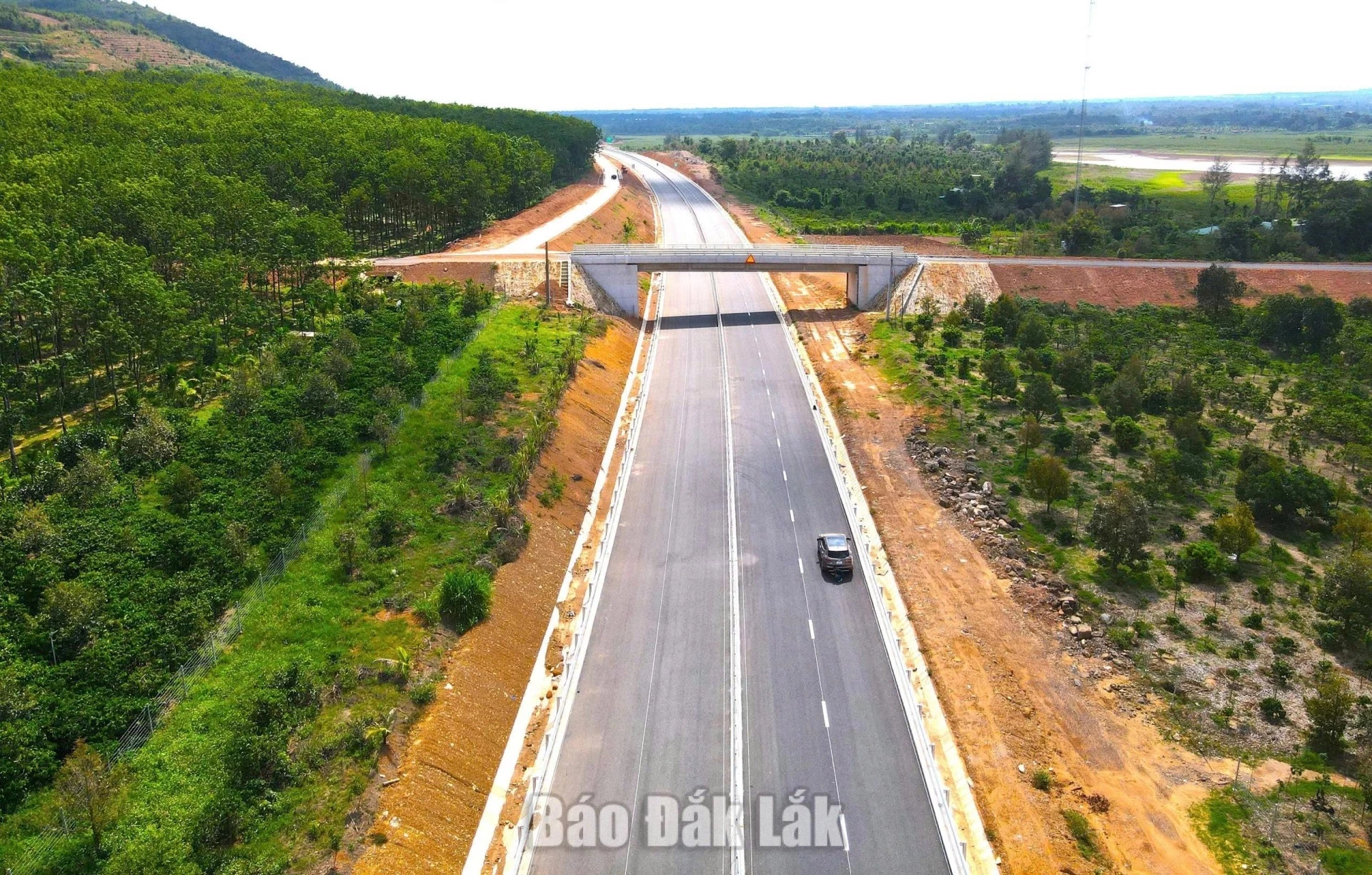 The completion and operation of the Khanh Hoa - Buon Ma Thuot Expressway project will create favourable conditions for attracting investment.