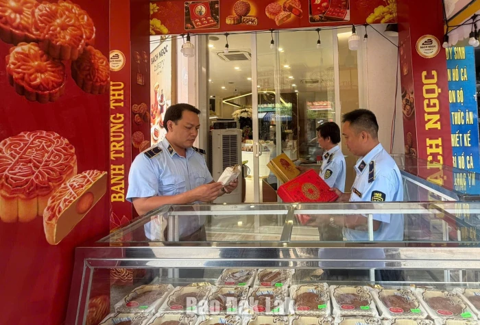 Phạt hành chính 8 cơ sở vi phạm về an toàn thực phẩm