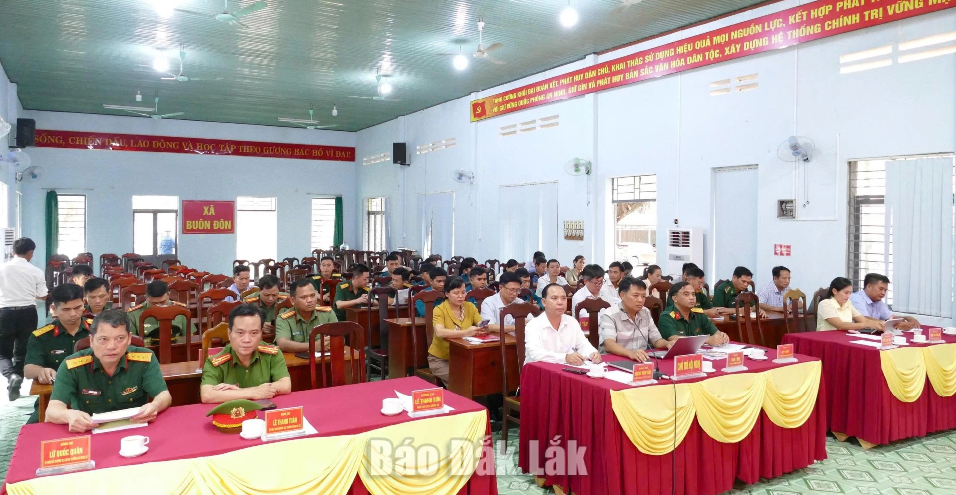 Các đại biểu tham dự hội nghị.