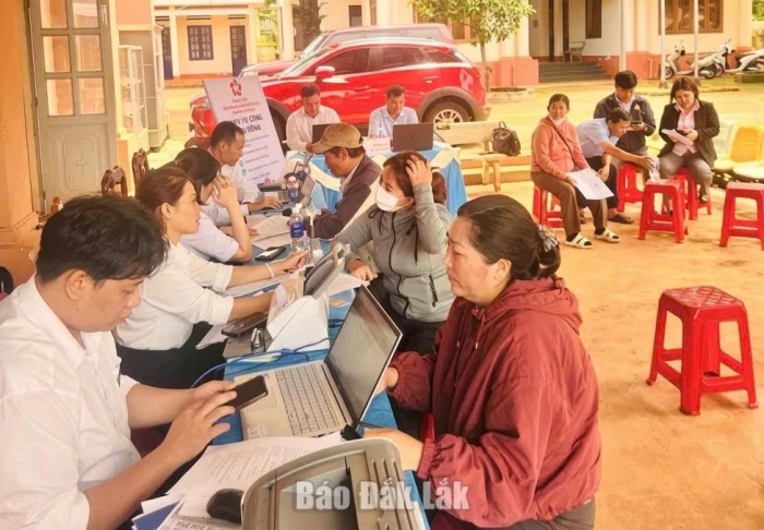 Đưa dịch vụ công trực tuyến đến gần người dân