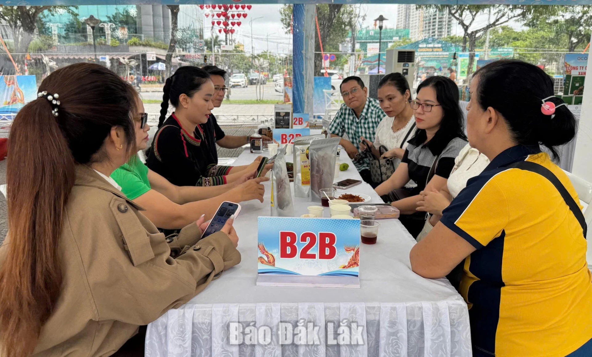 Doanh nghiệp Đắk Lawsk và TP. Đà Nẵng tại phiên kết nối B2B.