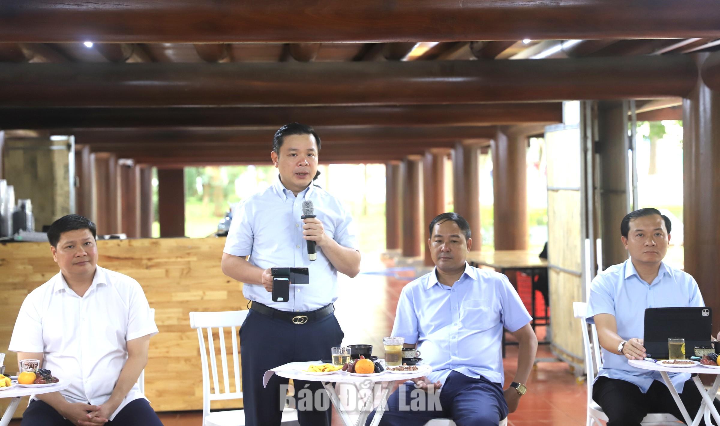 Alternate Member of the Party Central Committee, Deputy Secretary of the Provincial Party Committee and PPC Chairman Do Huu Huy addressing the programme.