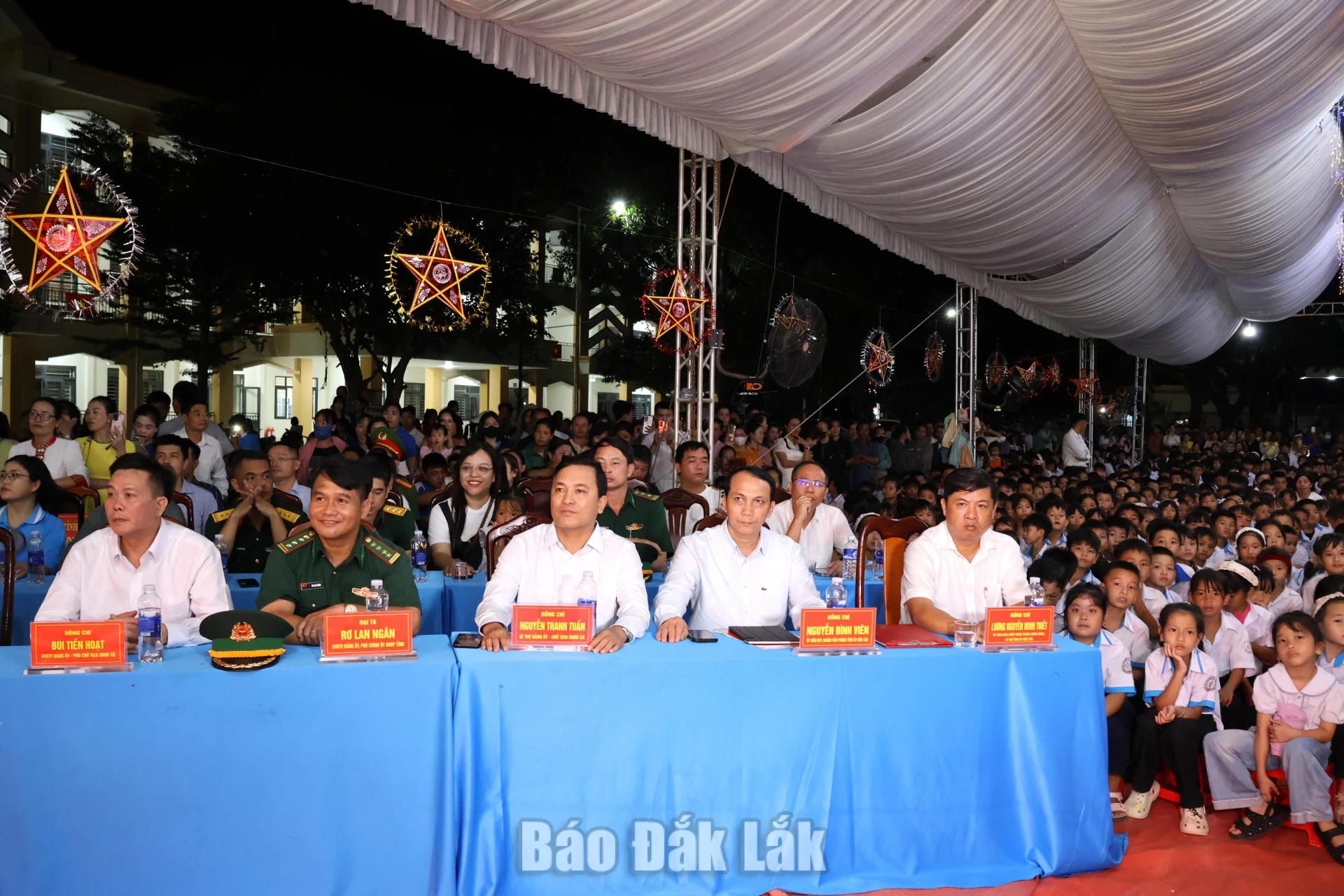 Các đại biểu tham dự Đêm hội