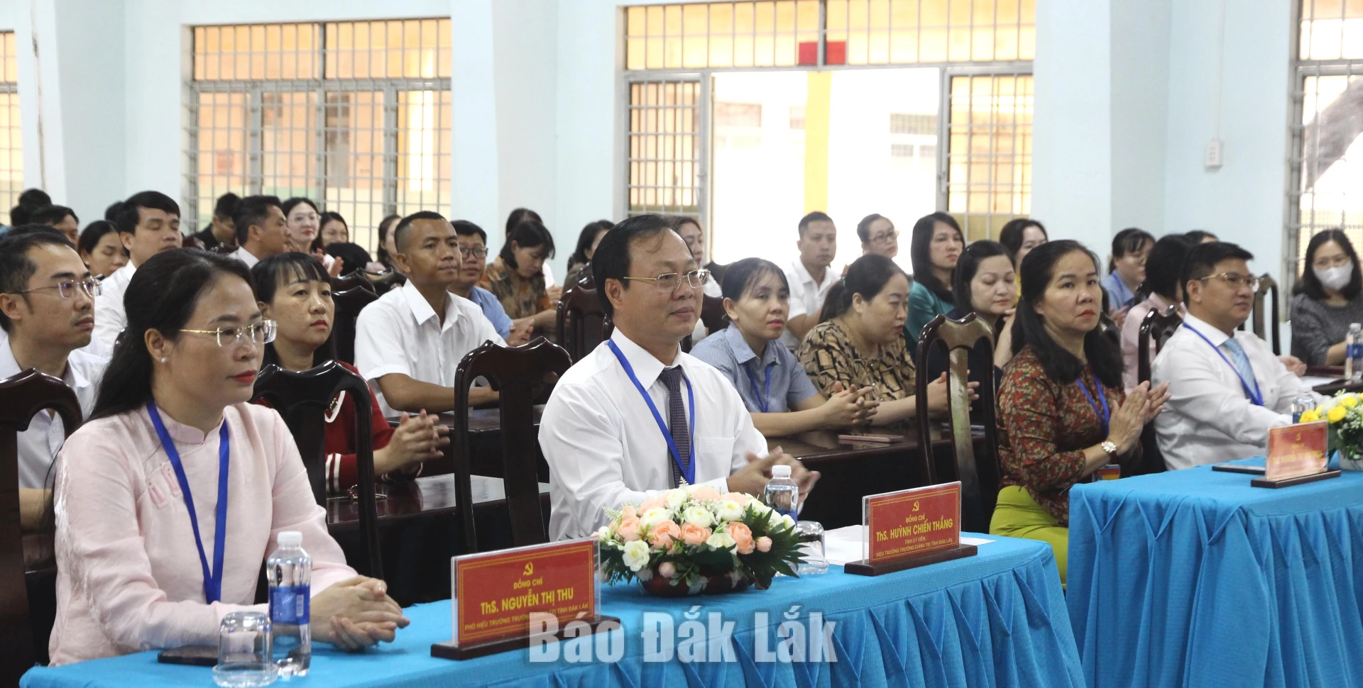 Các đại biểu và học viên tham dự lễ khai giảng.