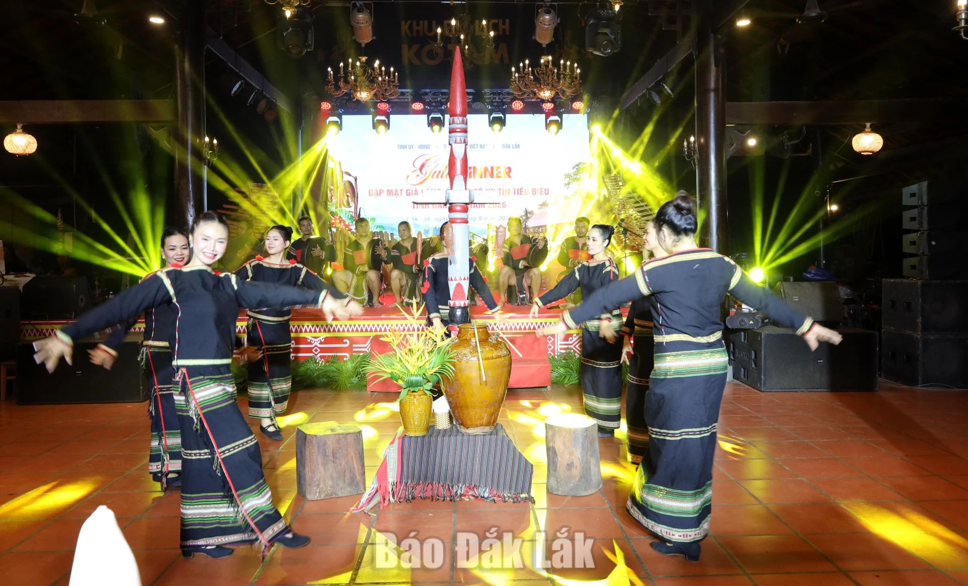 Các tiết mục văn nghệ, cồng chiêng tại chương trình Gala đã thể hiện nét đẹp văn hóa truyền thống của đồng bào dân tộc tại chỗ.