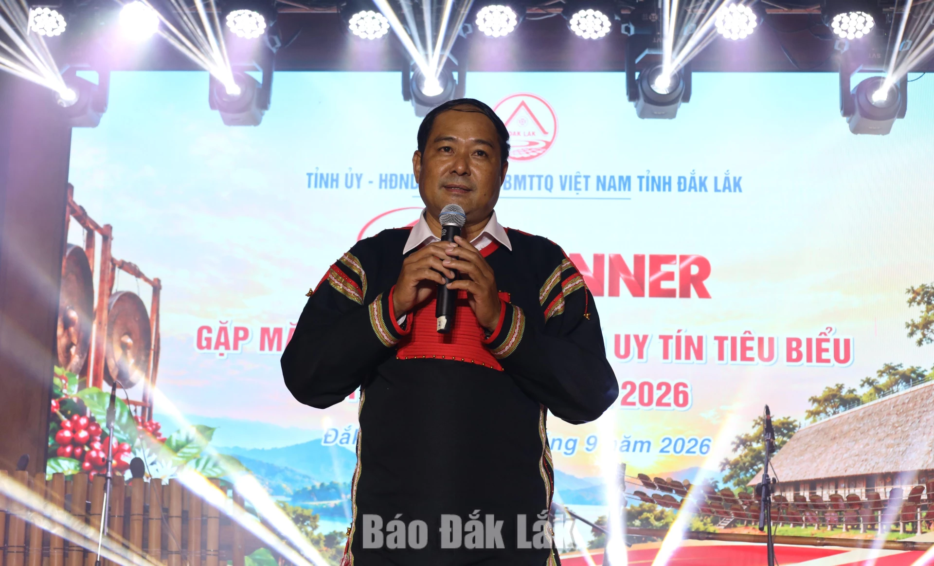 Phó Chủ tịch UBND tỉnh Y Nhuân Byăn phát biểu tại chương trình Gala.