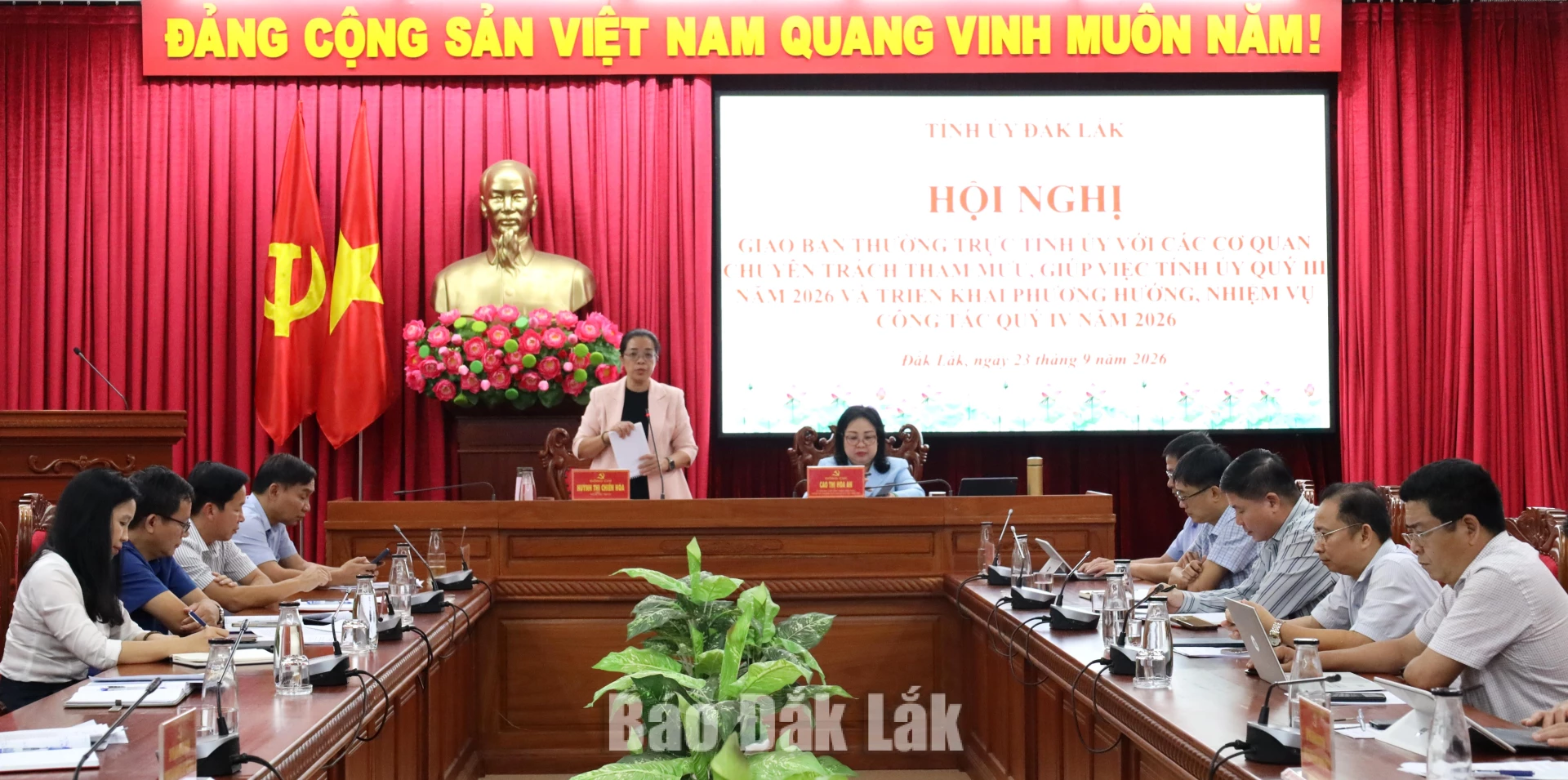 Phó Bí thư Tỉnh ủy Huỳnh Thị Chiến Hòa phát biểu ý kiến tại hội nghị.