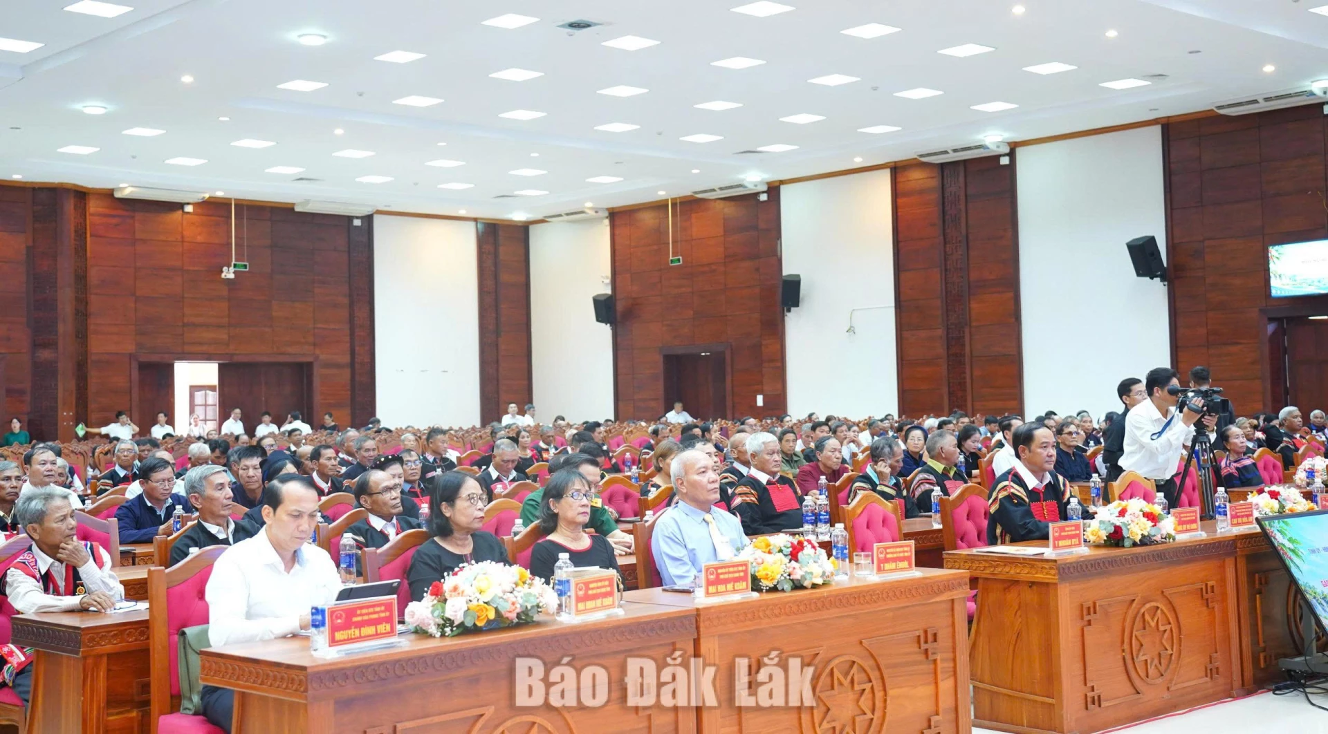 Các đại biểu tham dự hội nghị.