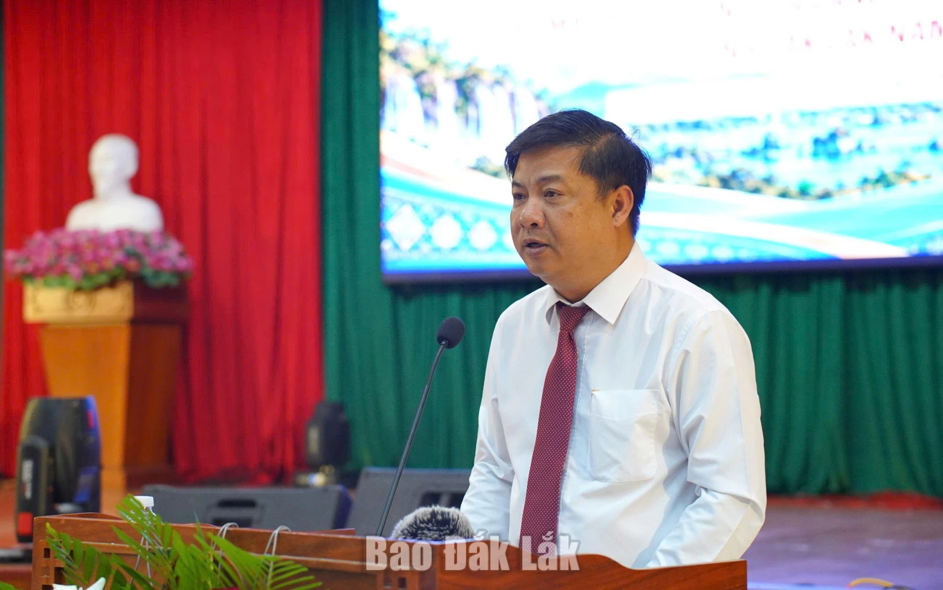 Ủy viên Trung ương Đảng, Bí thư Tỉnh ủy, Trưởng Đoàn đại biểu Quốc hội tỉnh Lương Nguyễn Minh Triết phát biểu tại hội nghị.