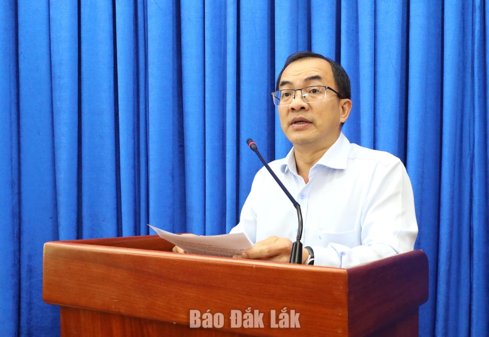 Phó Chánh Văn phòng Tỉnh ủy Huỳnh Văn Khoa phát biểu tại hội nghị.