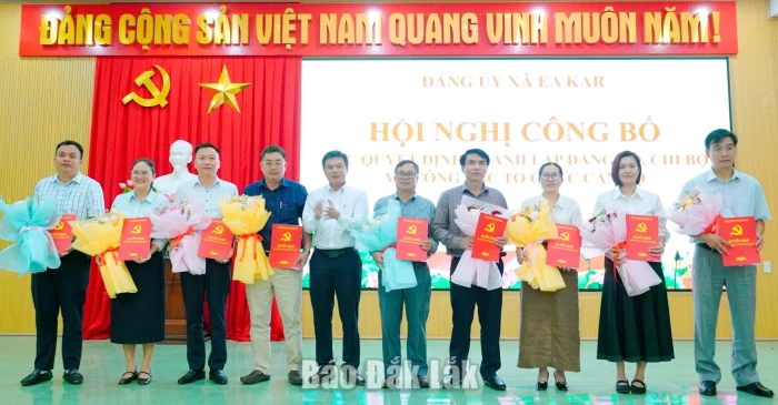 Đảng ủy xã Ea Kar kiện toàn các tổ chức đảng