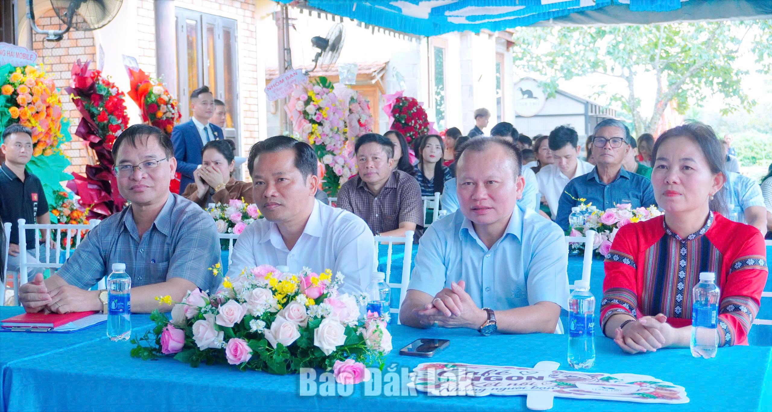 Các đại biểu tham dự lễ ra mắt.