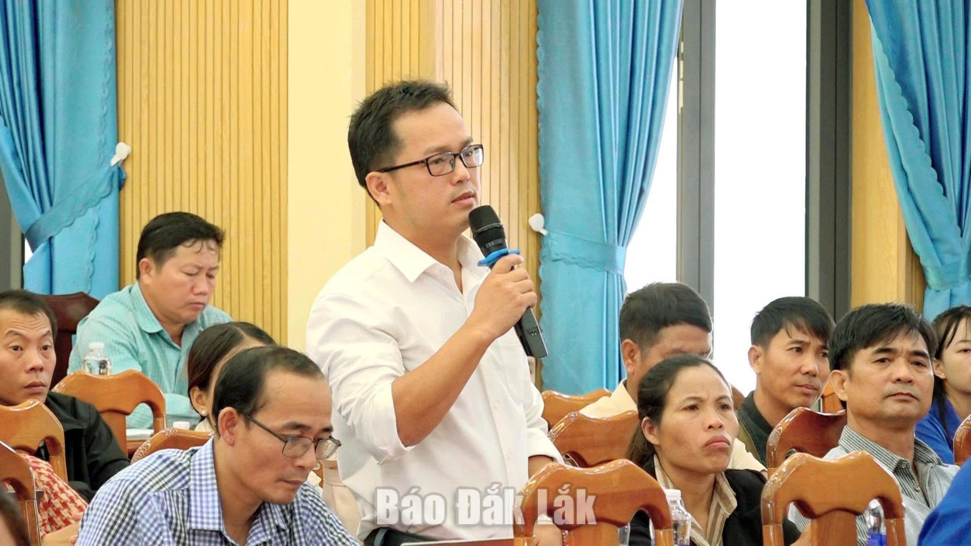 Đại biểu nêu ý kiến, kiến nghị tại hội nghị.