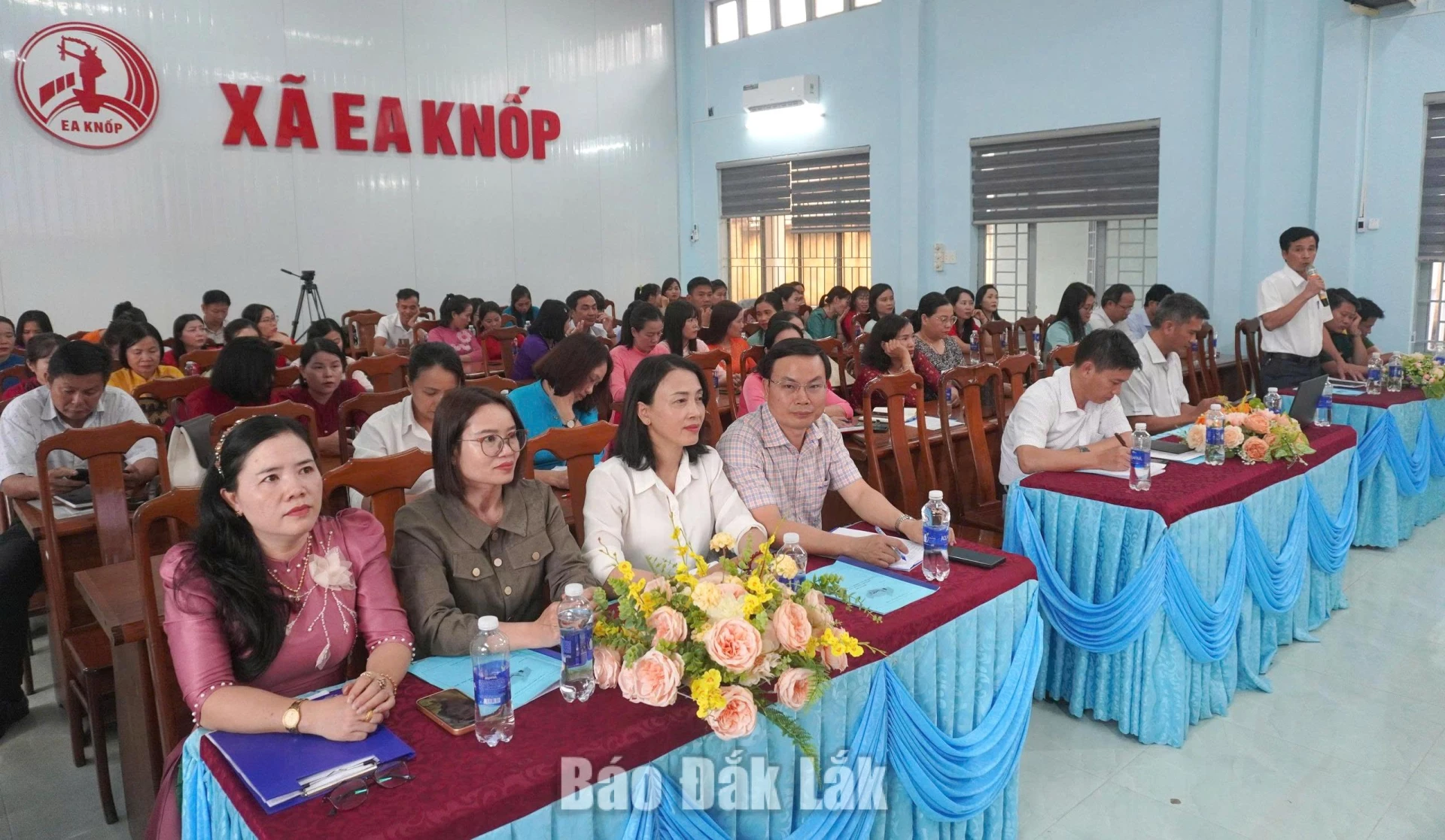 Các đại biểu tham dự hội nghị.