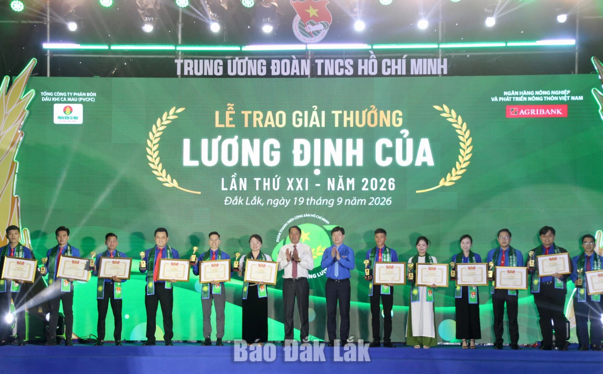 vinh danh