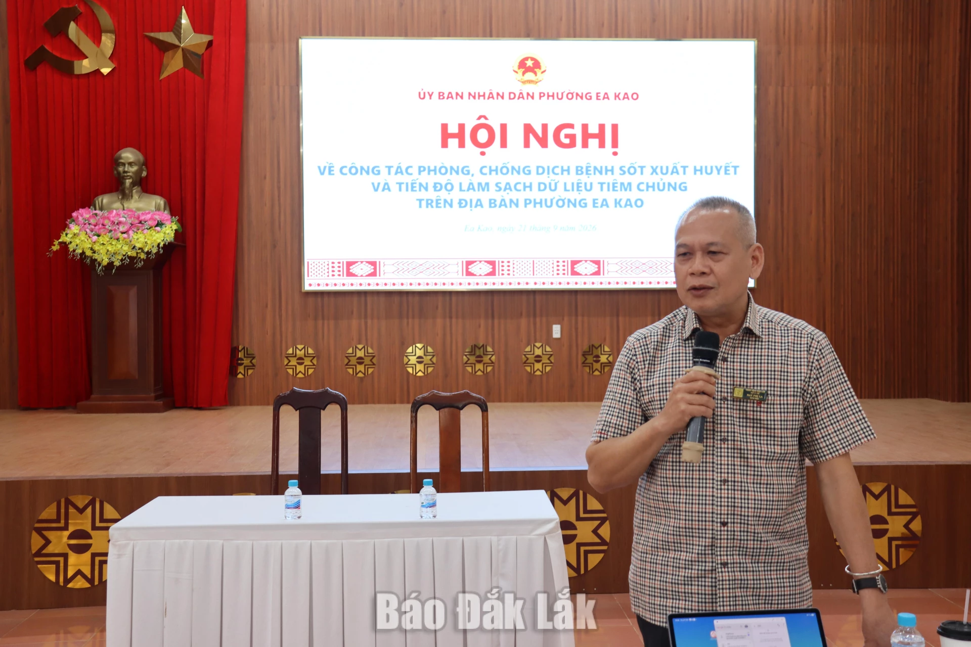 Giám đốc Sở Y tế Nay Phi La nhấn mạnh các nhiệm vụ trọng tâm trong công tác phòng, chống sốt xuất huyết và tiêm chủng trên địa bàn phường Ea Kao.