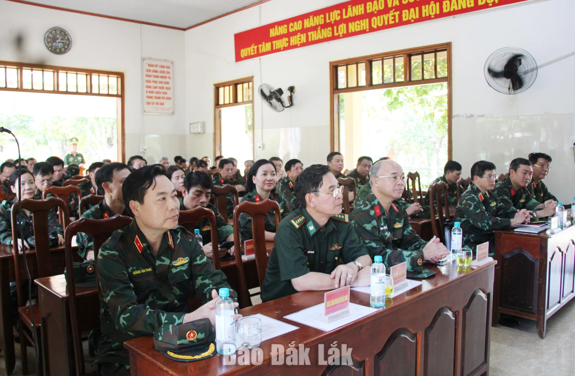 Các cán bộ, giảng viên và học viên Lớp bồi dưỡng kiến thức quốc phòng và an ninh đối tượng 1, khóa 103 tham dự buôi làm việc.