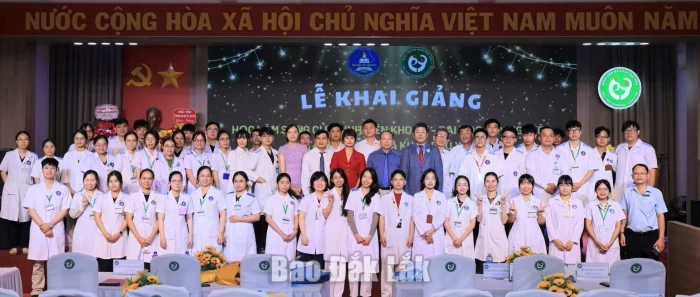 Sinh viên y khoa Đại học Tây Nguyên thực hành lâm sàng tại Bệnh viện Đa khoa Phú Yên