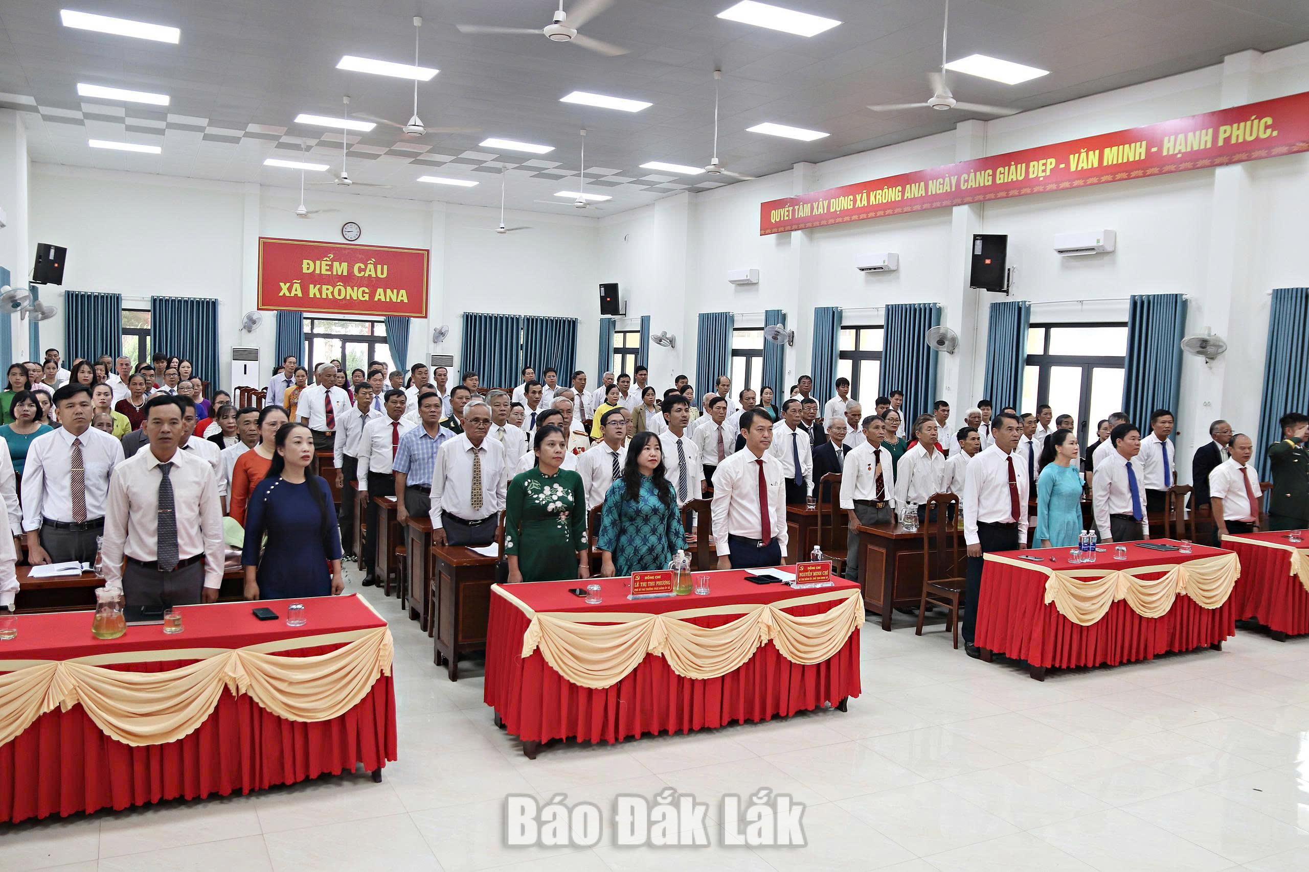 Các đại biểu tham dự buổi lễ.