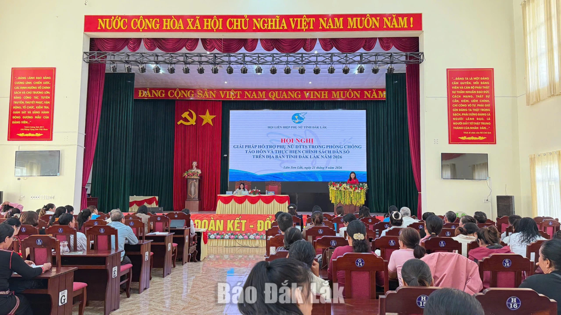 Toàn cảnh hội nghị.