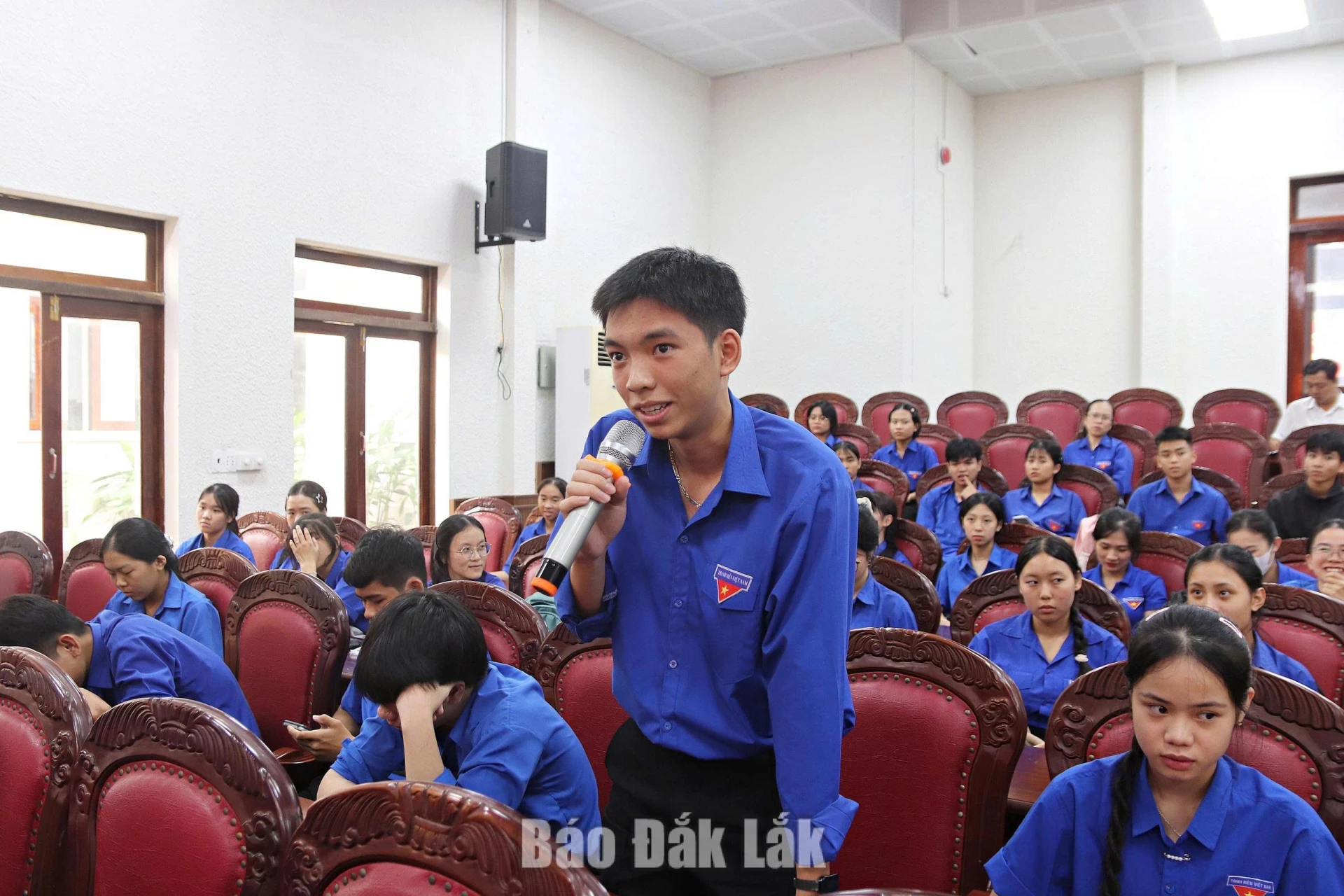Đoàn viên, thanh niên xã Krông Ana nêu ý kiến, kiến nghị tại hội nghị đối thoại.
