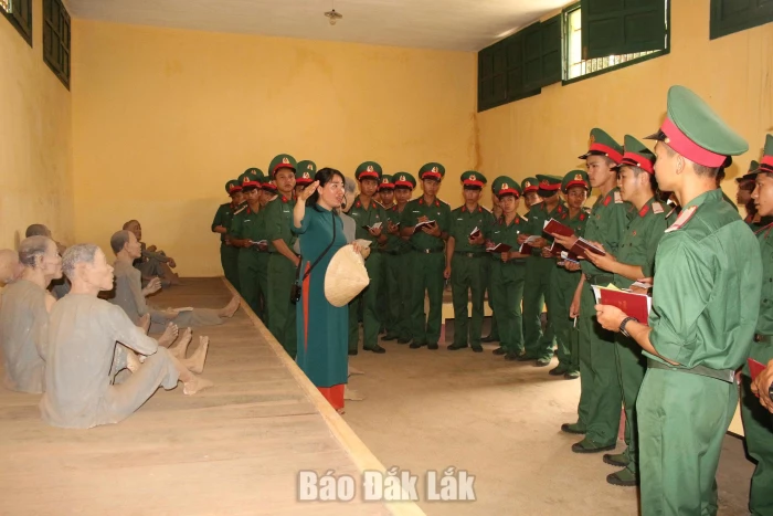 Chủ động cung cấp thông tin để tránh bị xuyên tạc