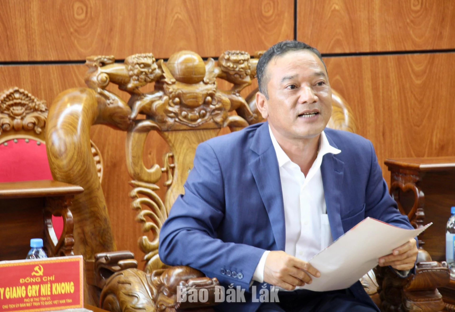 Phó Bí thư Tỉnh ủy, Chủ tịch Uỷ ban MTTQ Việt Nam tỉnh Y Giang Gry Niê Knơng phát biểu tại buổi chào xã giao.