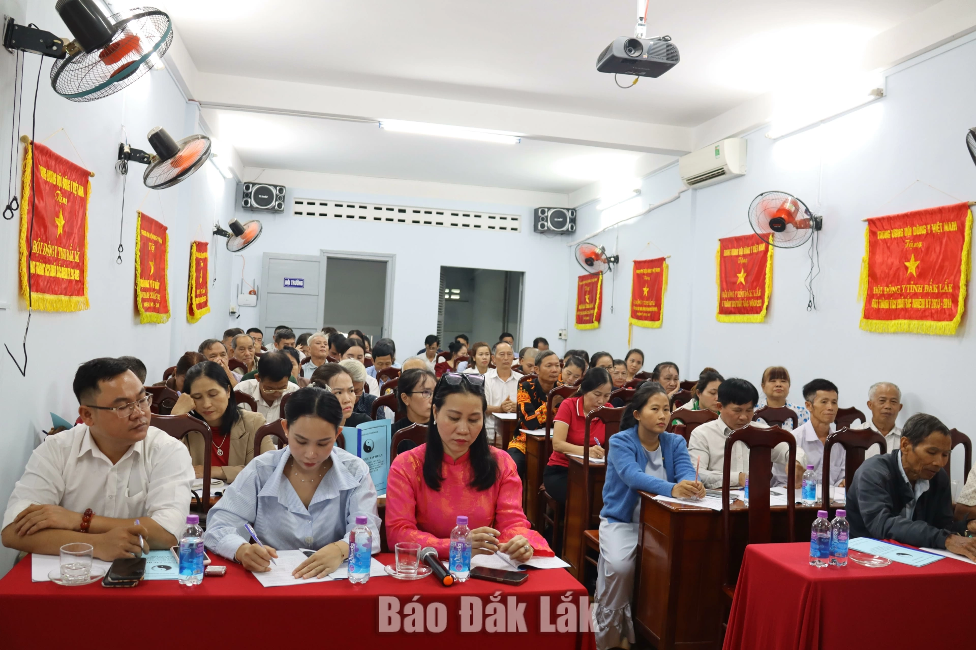 Đại biểu tham dự tập huấn.