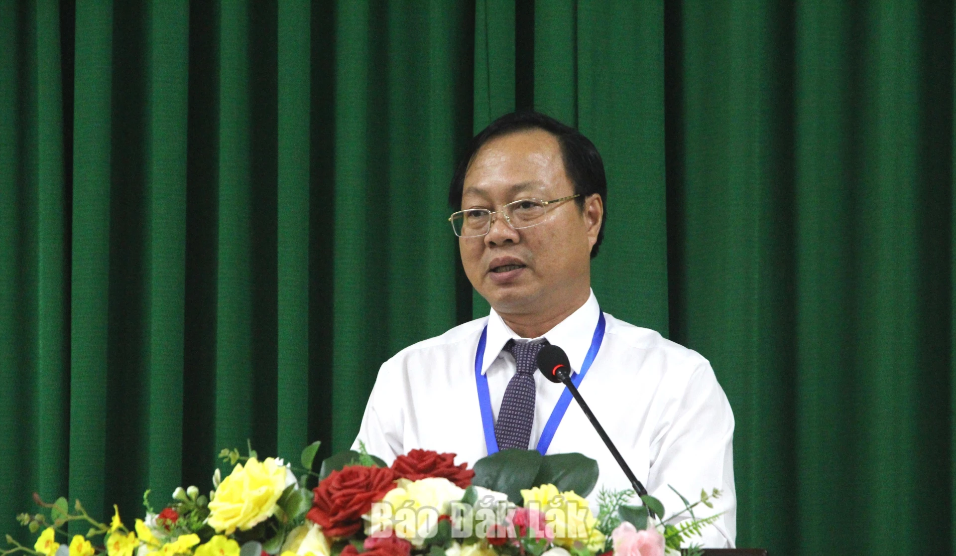Hiệu trưởng Trường Chính trị tỉnh Huỳnh Chiến Thắng phát biểu tại lễ khai giảng lớp trung cấp lý luận chính trị.