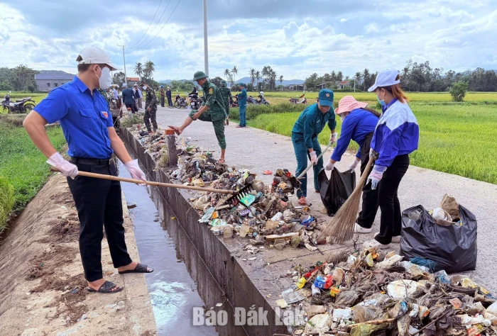 Tuy An Đông xóa “điểm đen” rác thải, lắp  “Camera Xanh”