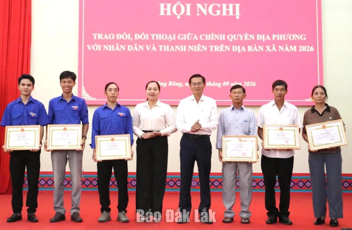Chính quyền xã Krông Bông đối thoại với nhân dân và đoàn viên, thanh niên