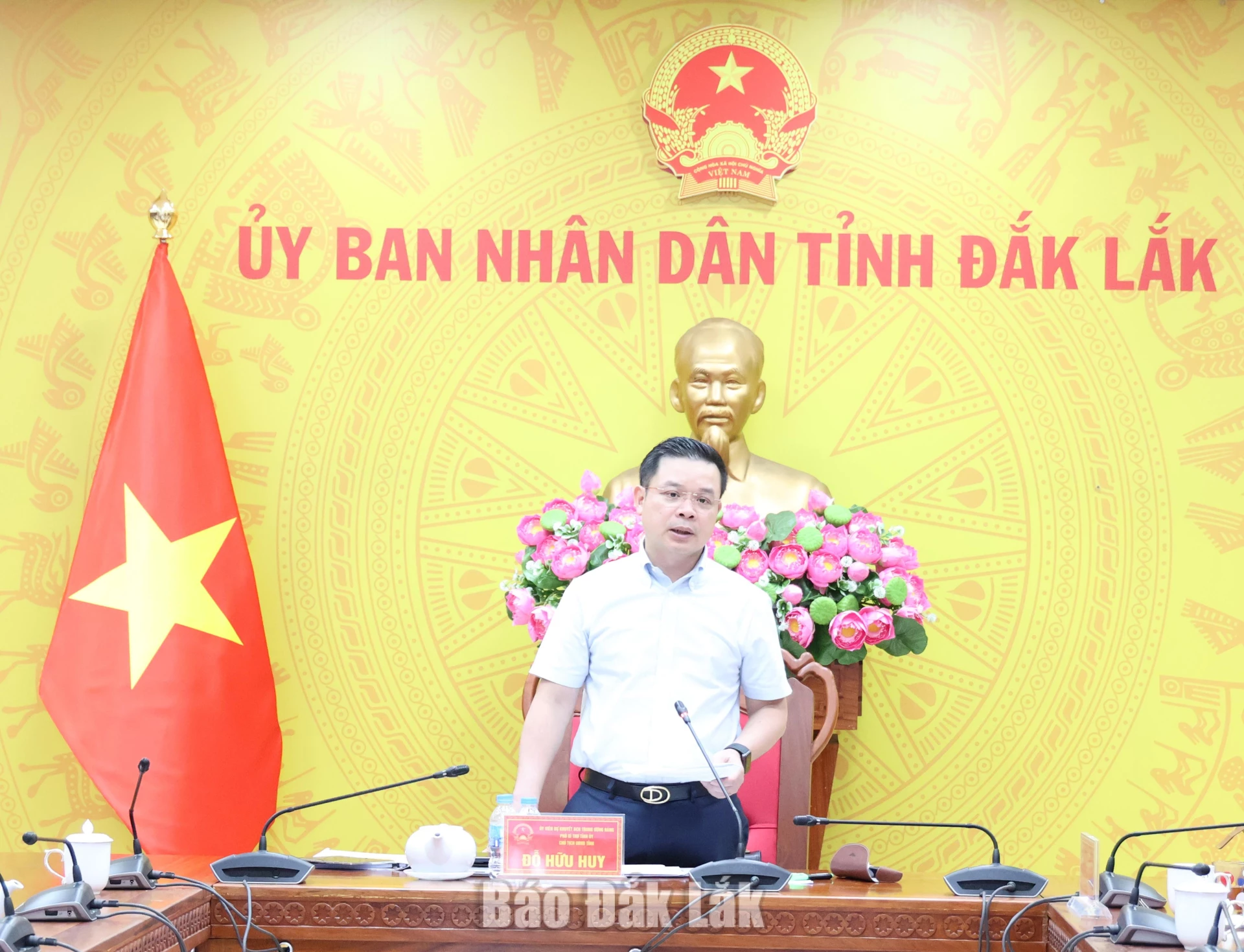 Chủ tịch UBND tỉnh Đắk Lắk Đỗ Hữu Huy phát biểu kết luận cuộc họp.