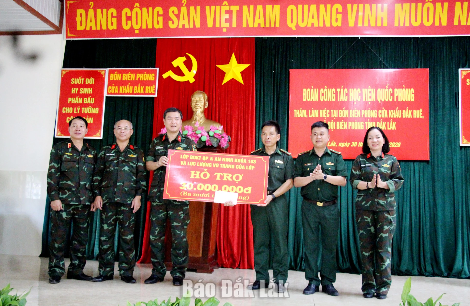Lớp bồi dưỡng kiến thức quốc phòng và an ninh đối tượng 1, khóa 103 hỗ trợ Đồn Biên phòng 739 30 triệu đồng.