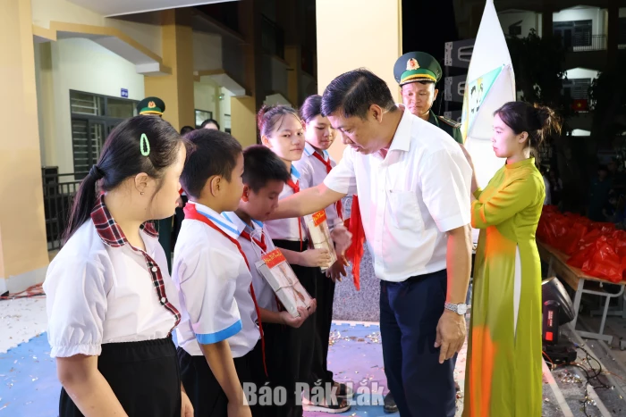 Bí thư Tỉnh ủy Lương Nguyễn Minh Triết dự chương trình 