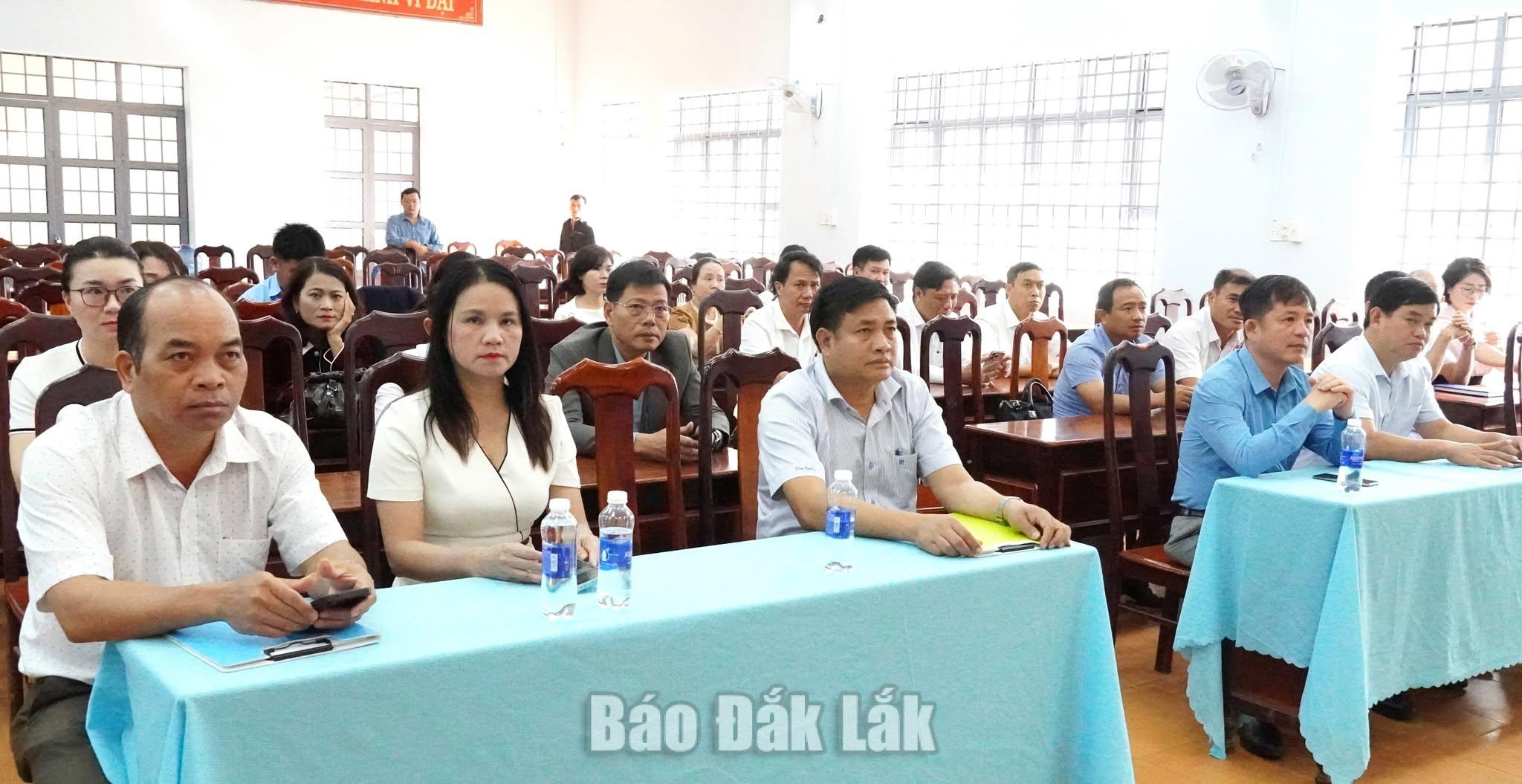 Đại biểu tham dự hội nghị.