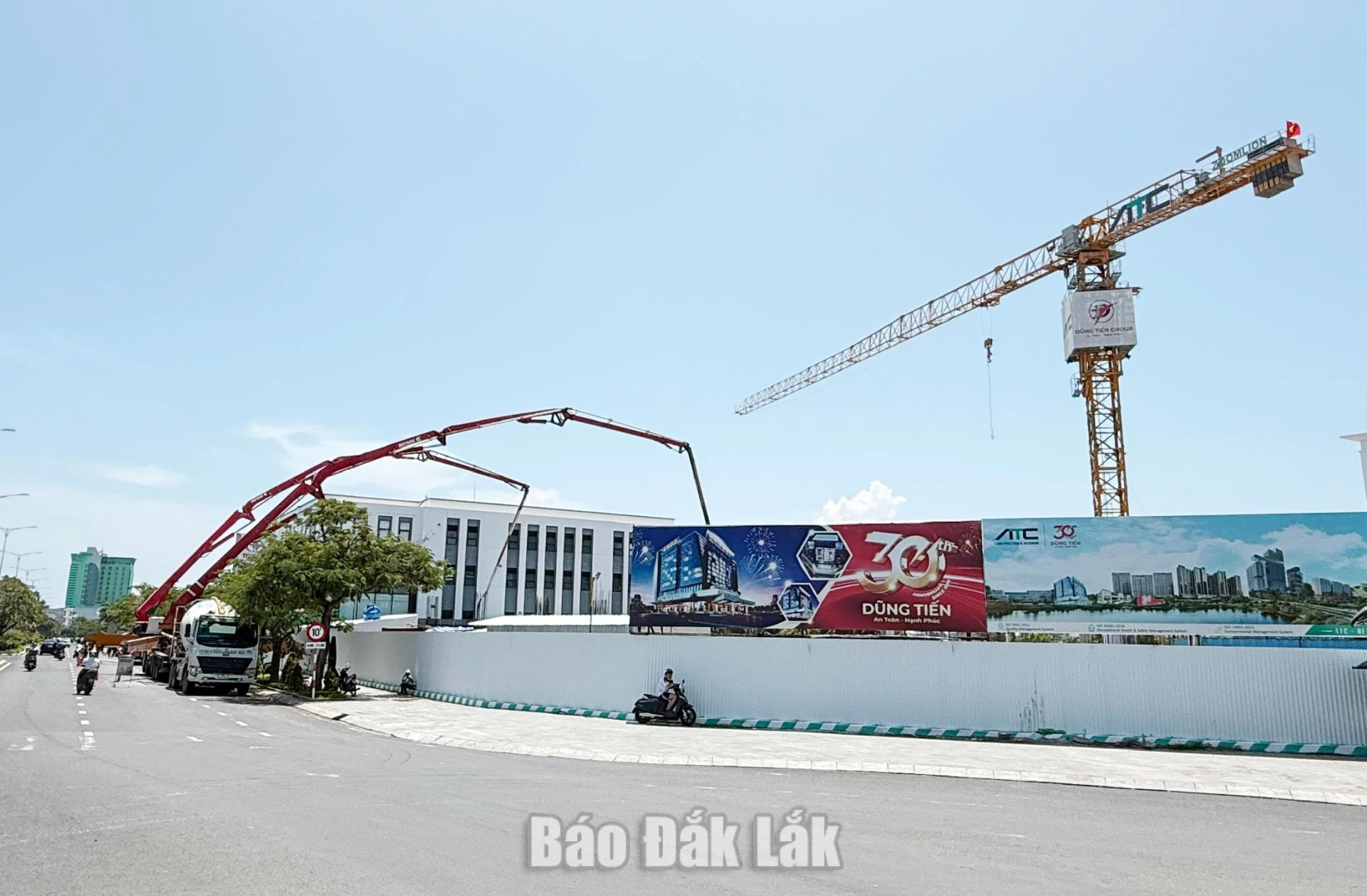 Dự án Trung tâm thương mại dịch vụ Showroom Ô tô, khách sạn và văn phòng cho thuê Dũng Tiến đang được khởi động, đẩy nhanh tiến độ thi công. 