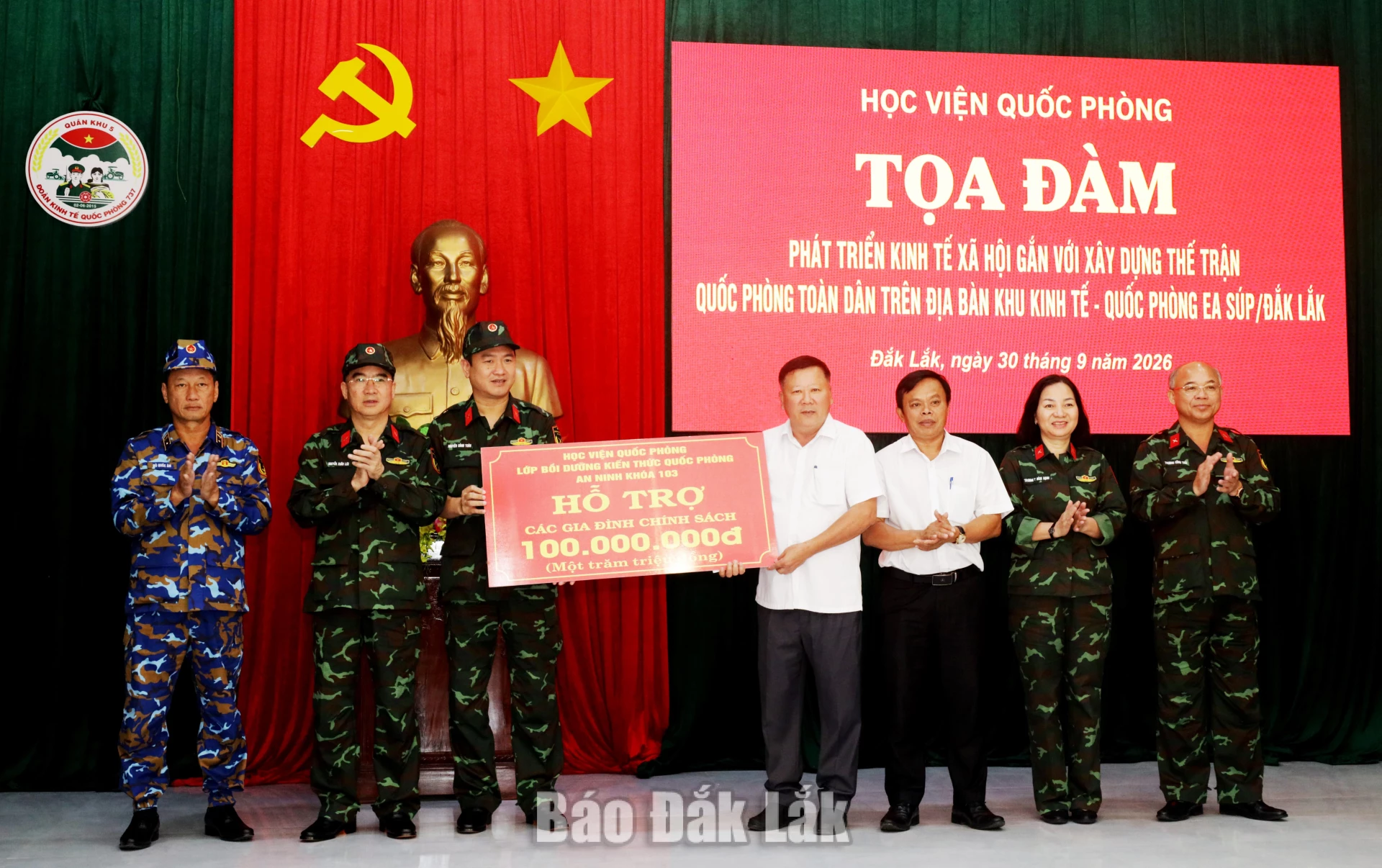 Lớp bồi dưỡng kiến thức quốc phòng và an ninh đối tượng 1, khóa 103 trao tặng 50 suất quà trị giá 100 triệu đồng cho gia đình chính sách, có công với cách mạng, thương binh, liệt sĩ có hoàn cảnh khó khăn