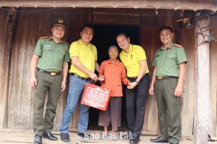 Học Bác từ những điều bình dị(*)