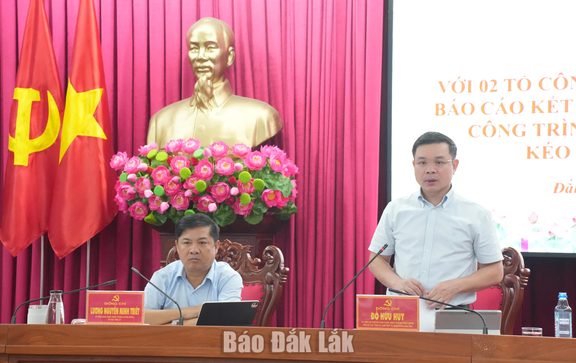 Đồng chí Đỗ Hữu Huy, Ủy viên dự khuyết Trung ương Đảng, Phó Bí thư Tỉnh ủy, Chủ tịch UBND tỉnh phát biểu tại cuộc họp.