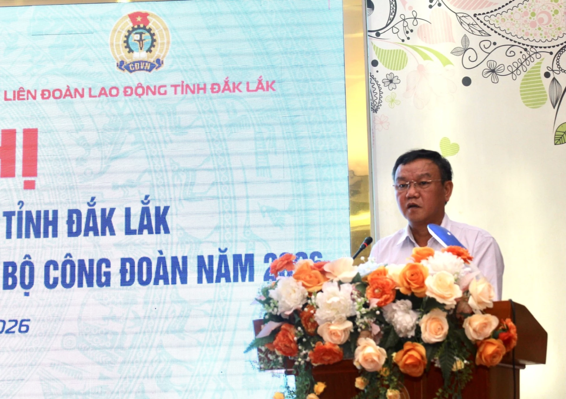Phó Chủ tịch UBND tỉnh Đào Mỹ phát biểu tại hội nghị gặp gỡ người lao động.