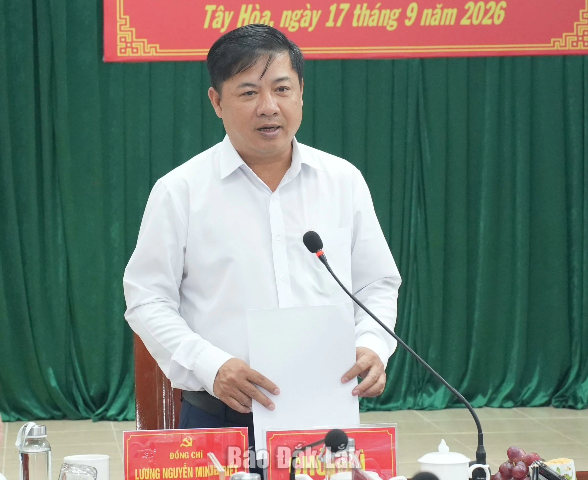 Đồng chí Lương Nguyễn Minh Triết, Ủy viên Trung ương Đảng, Bí thư Tỉnh ủy, Trưởng Đoàn ĐBQH tỉnh phát biểu kết luận buổi làm việc.